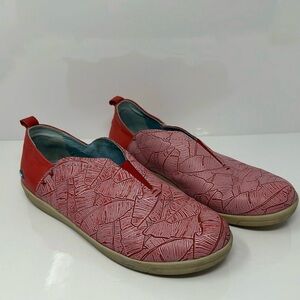 Cloud Women’s Slip-On Shoes Size 9.5 – Red Leaf Print | Comfort Casual Flats